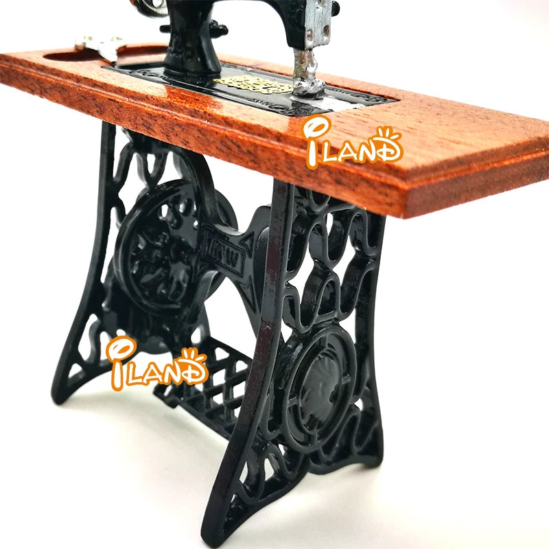 1:12 Scale Miniature Dollhouse Wooden Sewing Machine With Scissors Cloth Accessory Decor Toy For Girls Gift