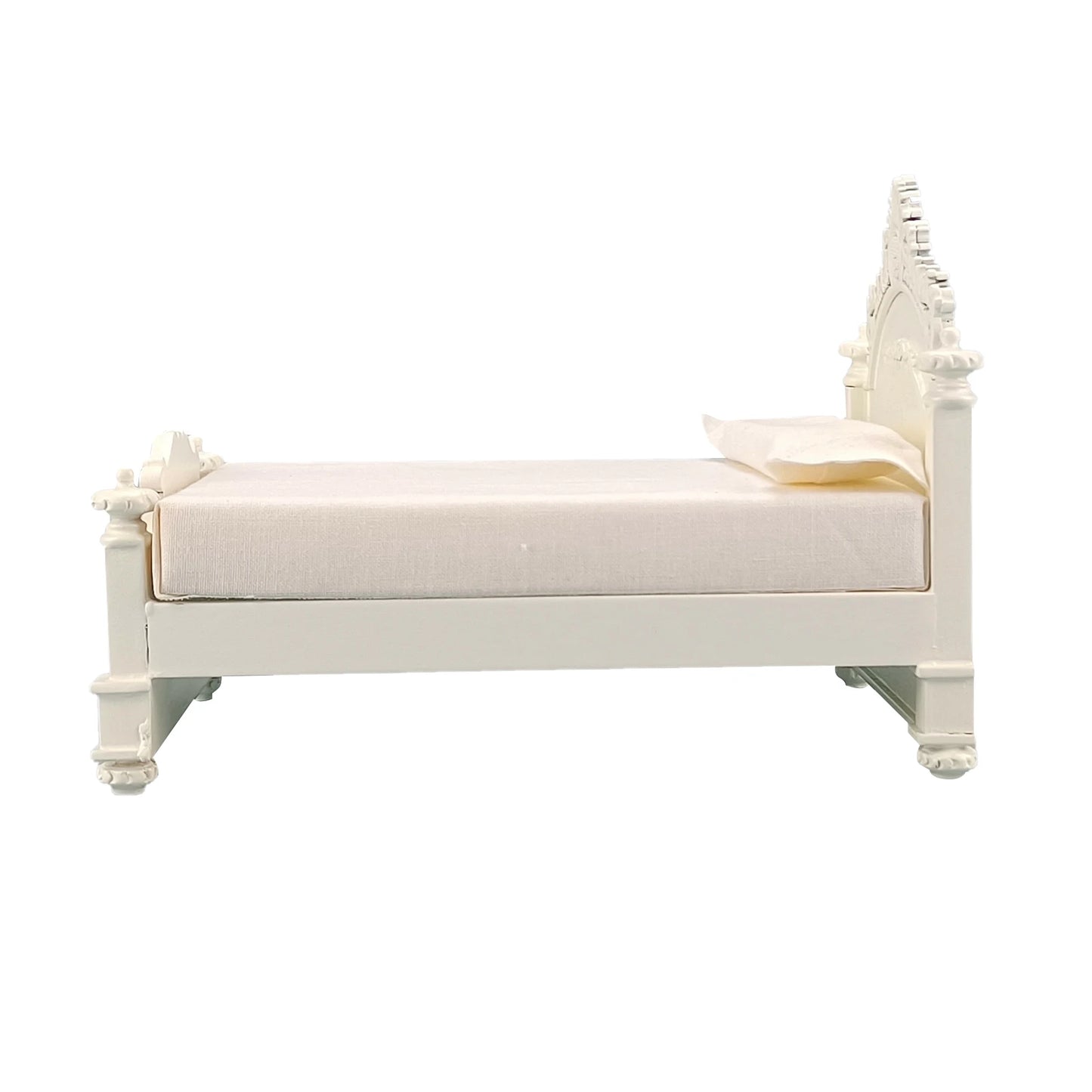 Cama de corte para casa de muñecas en miniatura de estilo europeo blanco a escala 1:12