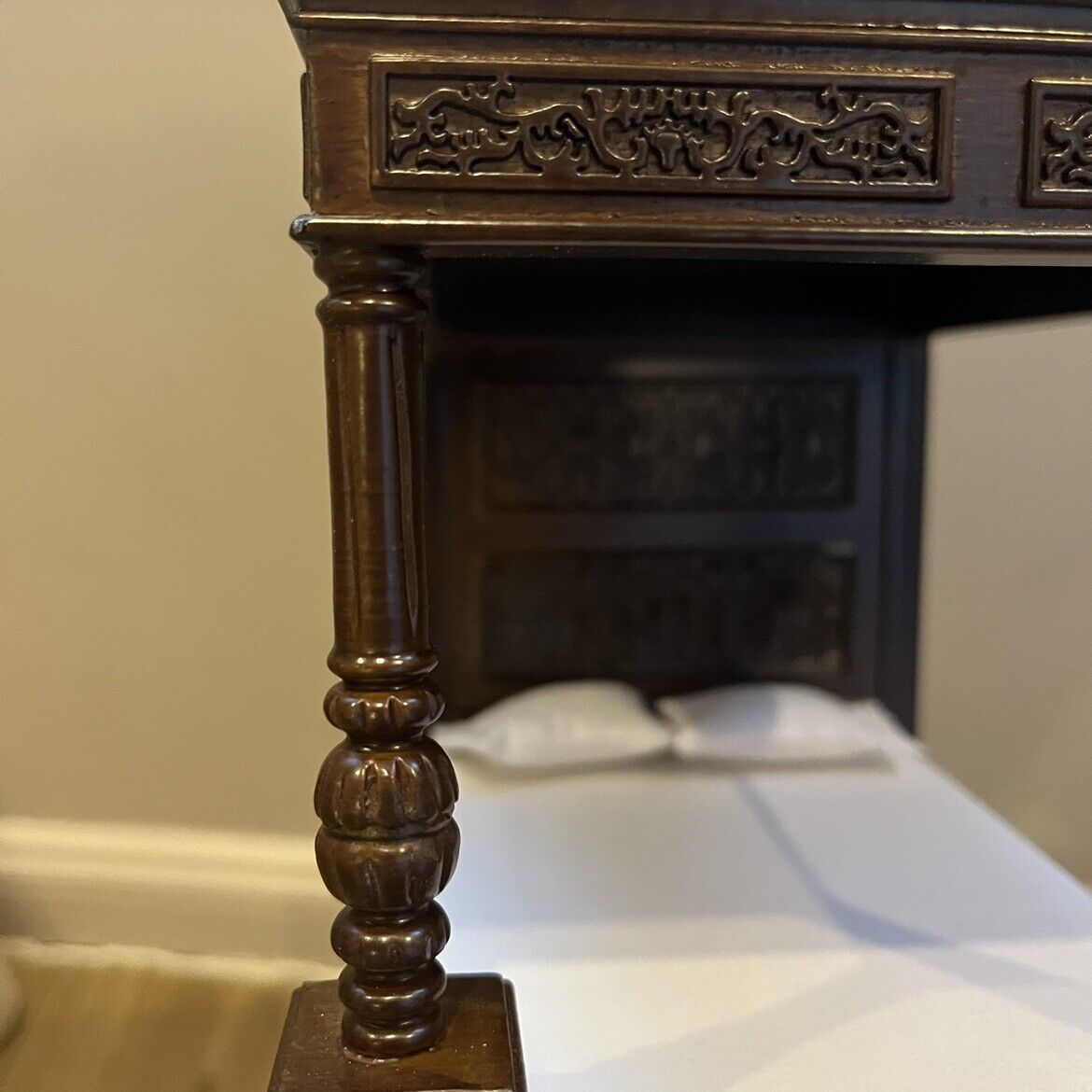 Mini casa de muñecas 1:12 Muebles en miniatura Dormitorio Tudor medieval Traje Edén