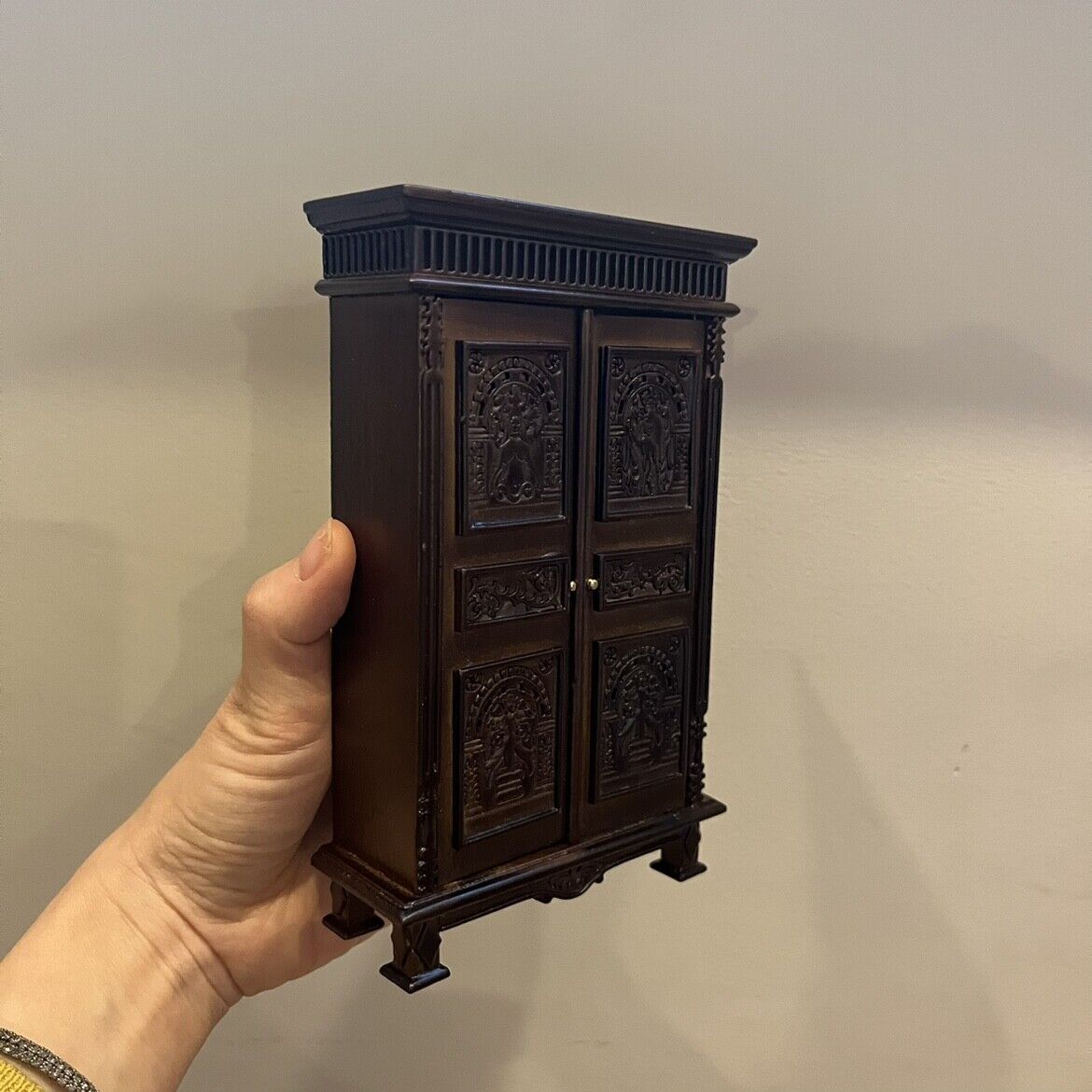 Mini casa de muñecas 1:12 Muebles en miniatura Dormitorio Tudor medieval Traje Edén