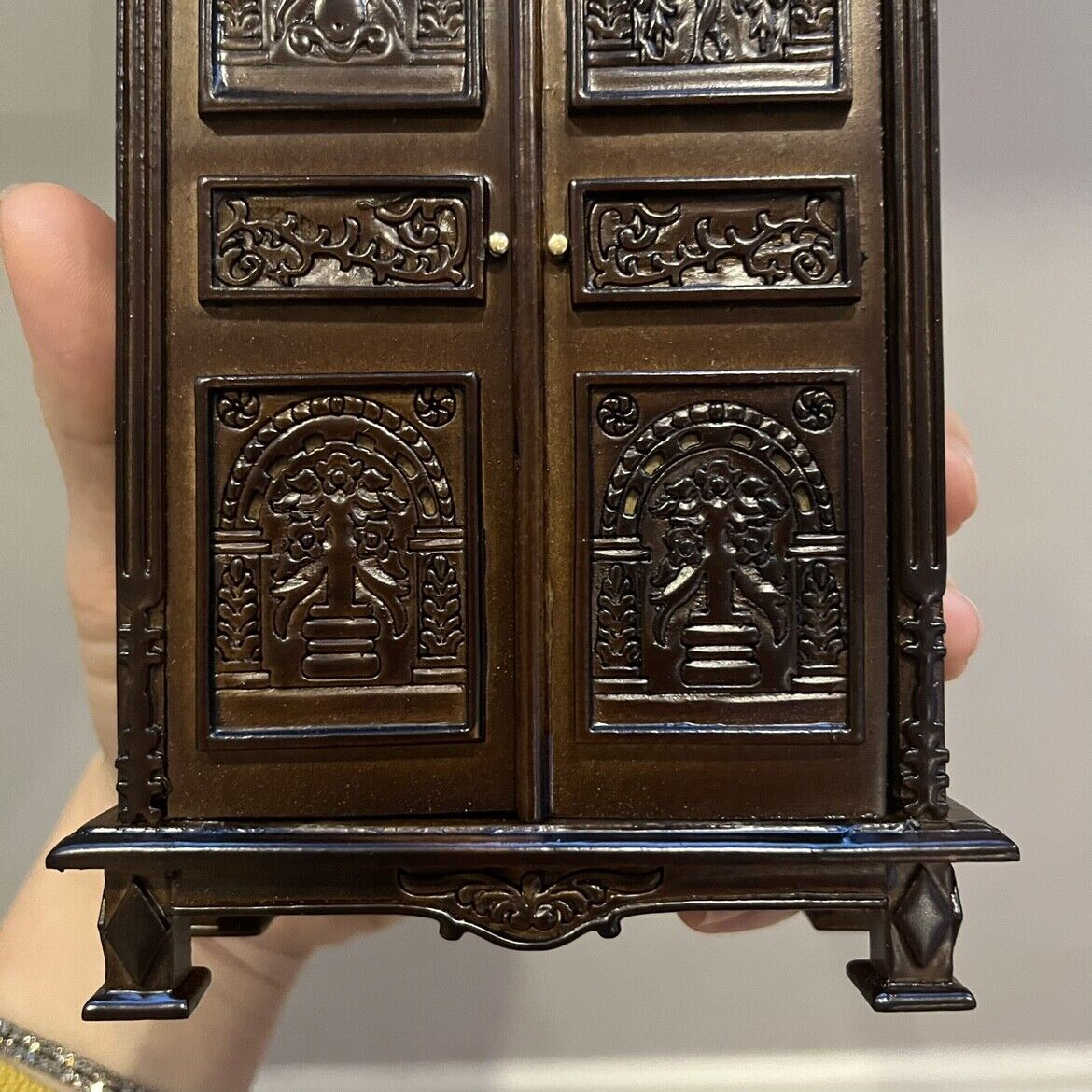 Mini casa de muñecas 1:12 Muebles en miniatura Dormitorio Tudor medieval Traje Edén