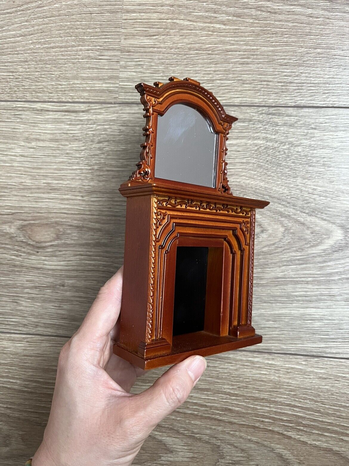 Muebles para casa de muñecas 1:12 color nogal, chimenea hecha a mano con espejo blanco