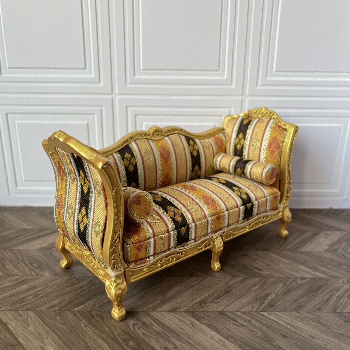 Muebles en miniatura para casa de muñecas OB11, sofá doble/individual dorado, escala 1:12
