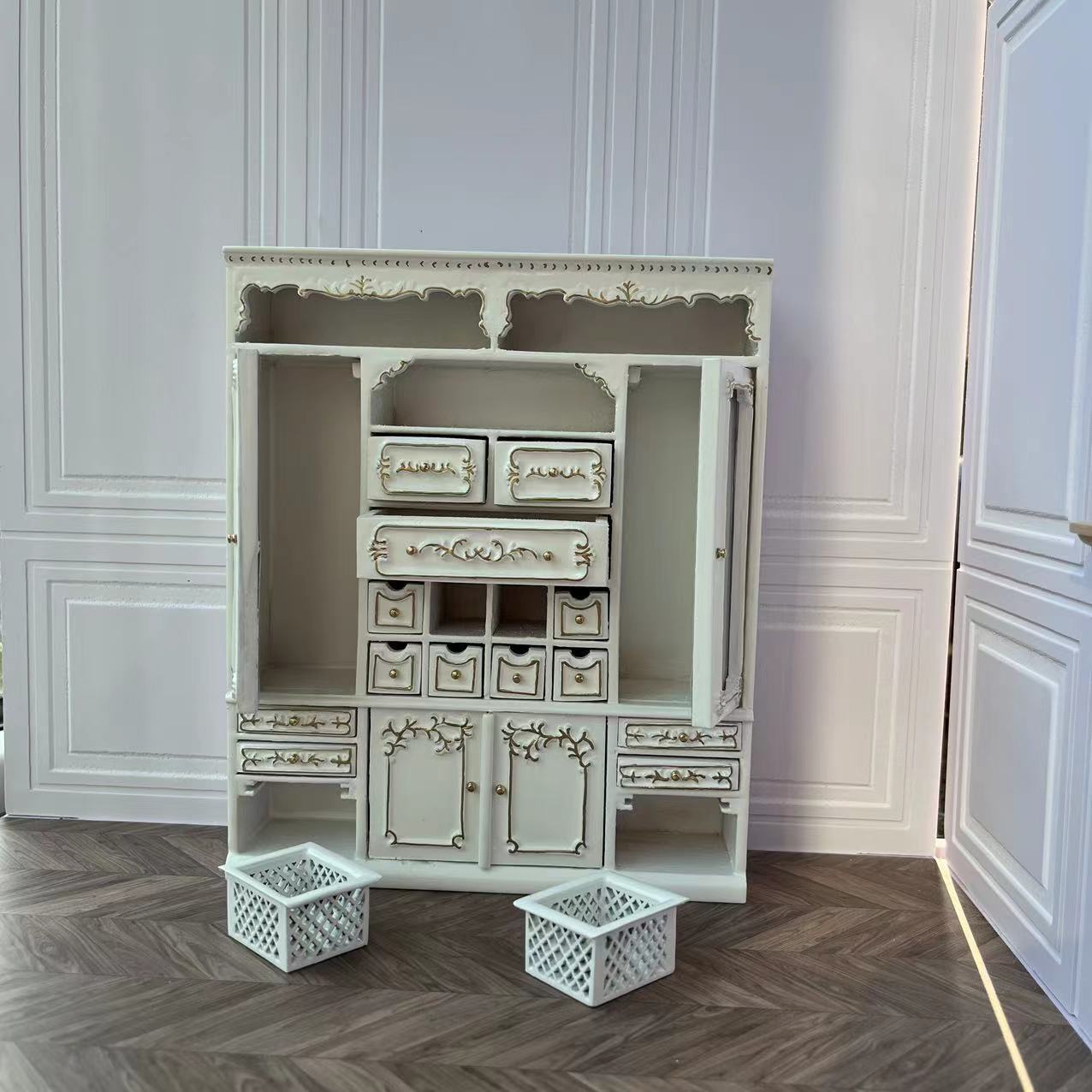 Mueble de casa de muñecas en miniatura a escala 1:12, armario de almacenamiento multifunción con cesta