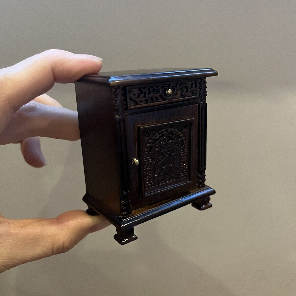 Mini casa de muñecas 1:12 Muebles en miniatura Dormitorio Tudor medieval Traje Edén