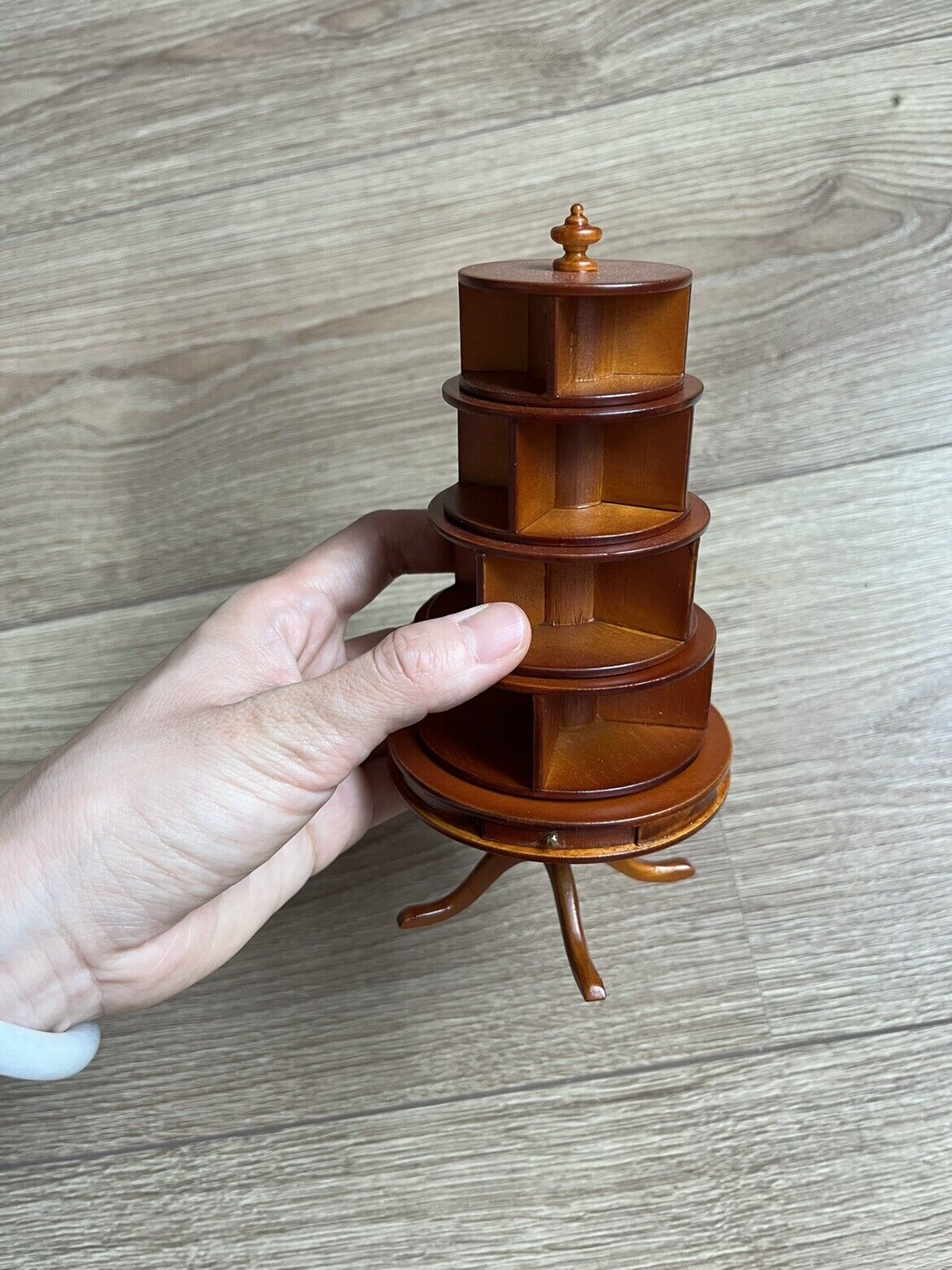 Muebles para casa de muñecas OB11 a escala 1:12, estantería giratoria y desmontable con forma de taza Jenga