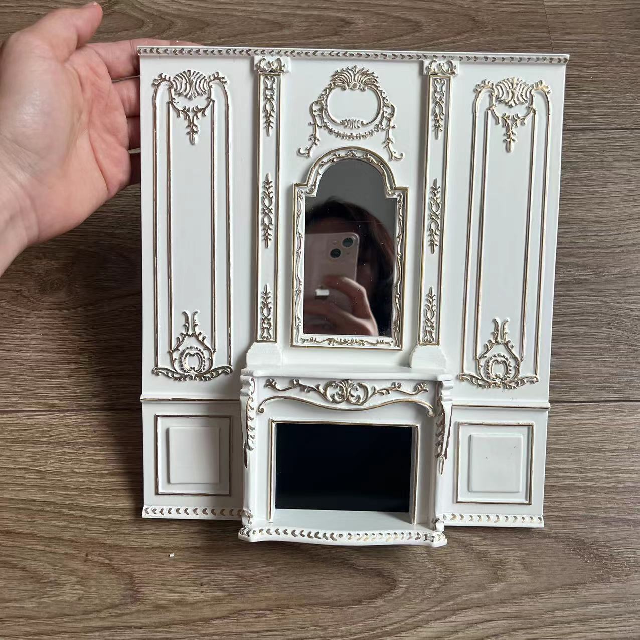 Casa de muñecas en miniatura 1:12, muebles en miniatura, fondo dorado, espejo y chimenea.
