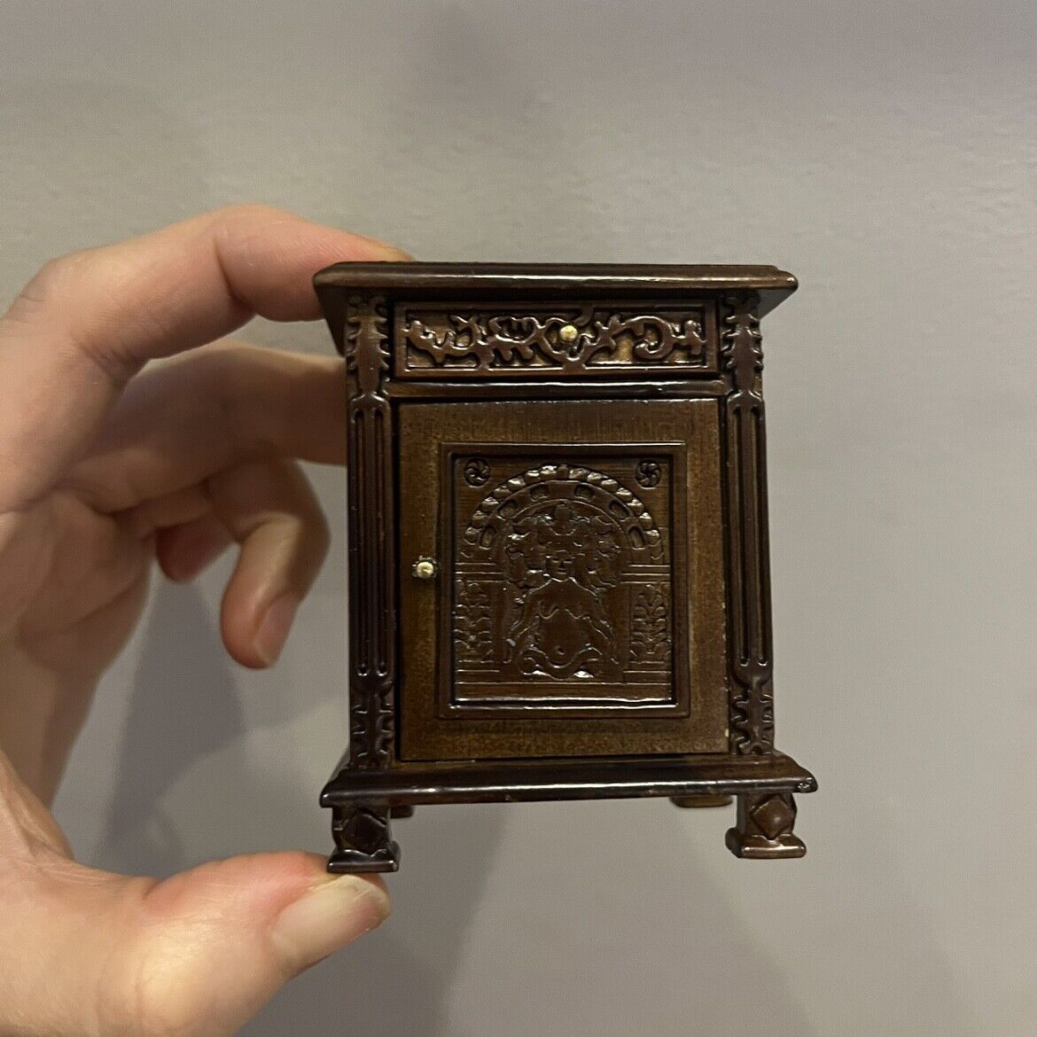 Mini casa de muñecas 1:12 Muebles en miniatura Dormitorio Tudor medieval Traje Edén