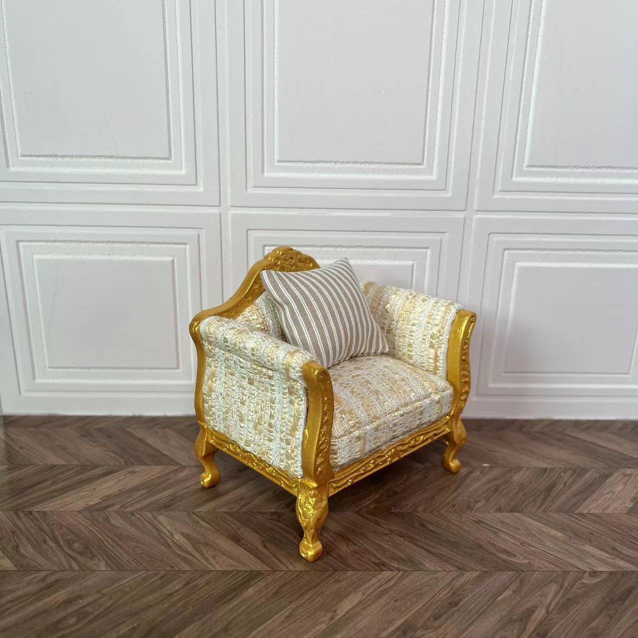 Mini casa de muñecas, muebles en miniatura OB11, sofá dorado doble/individual con cojín