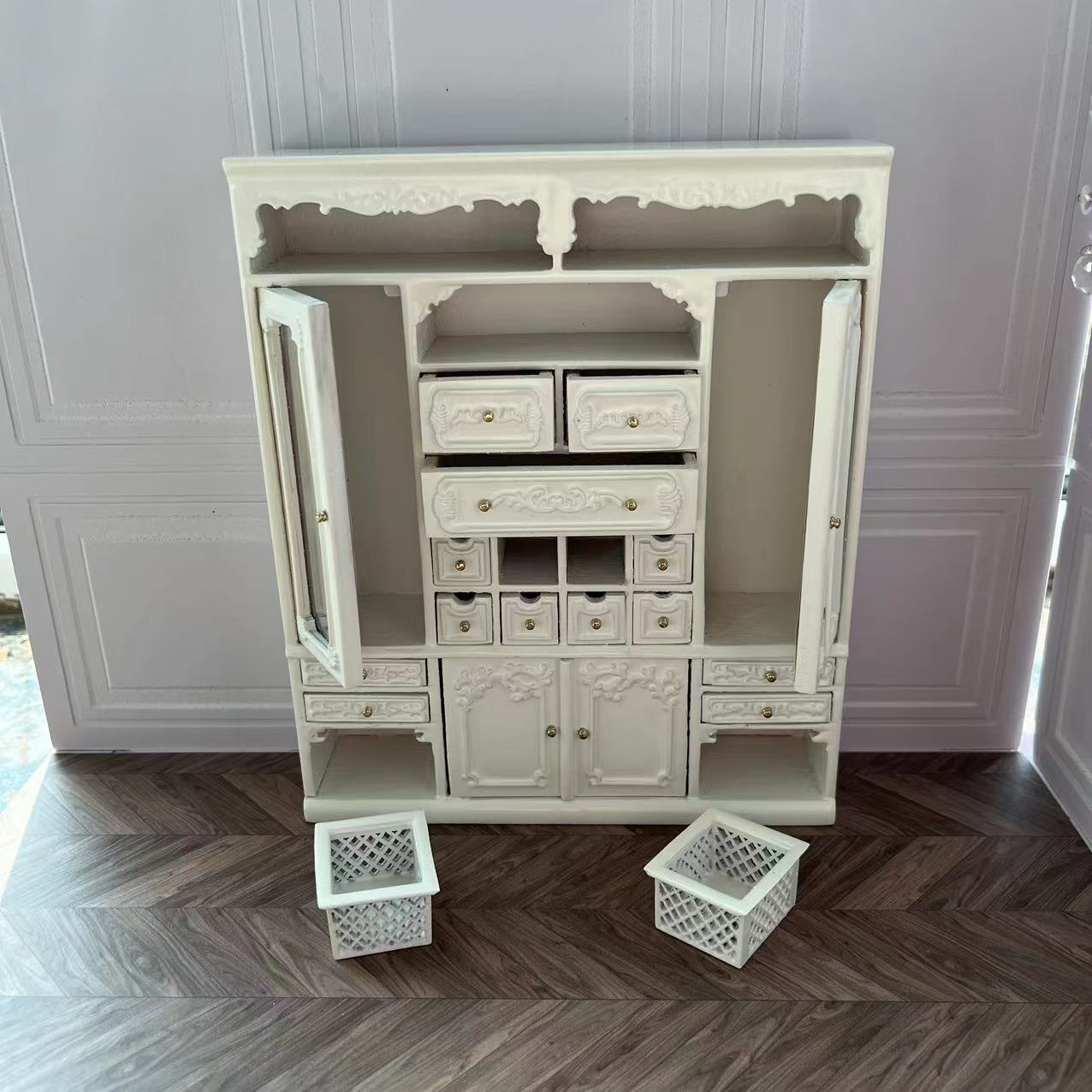 Mueble de casa de muñecas en miniatura a escala 1:12, armario de almacenamiento multifunción con cesta