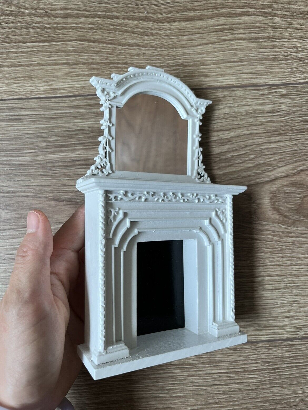 Muebles para casa de muñecas 1:12 color nogal, chimenea hecha a mano con espejo blanco