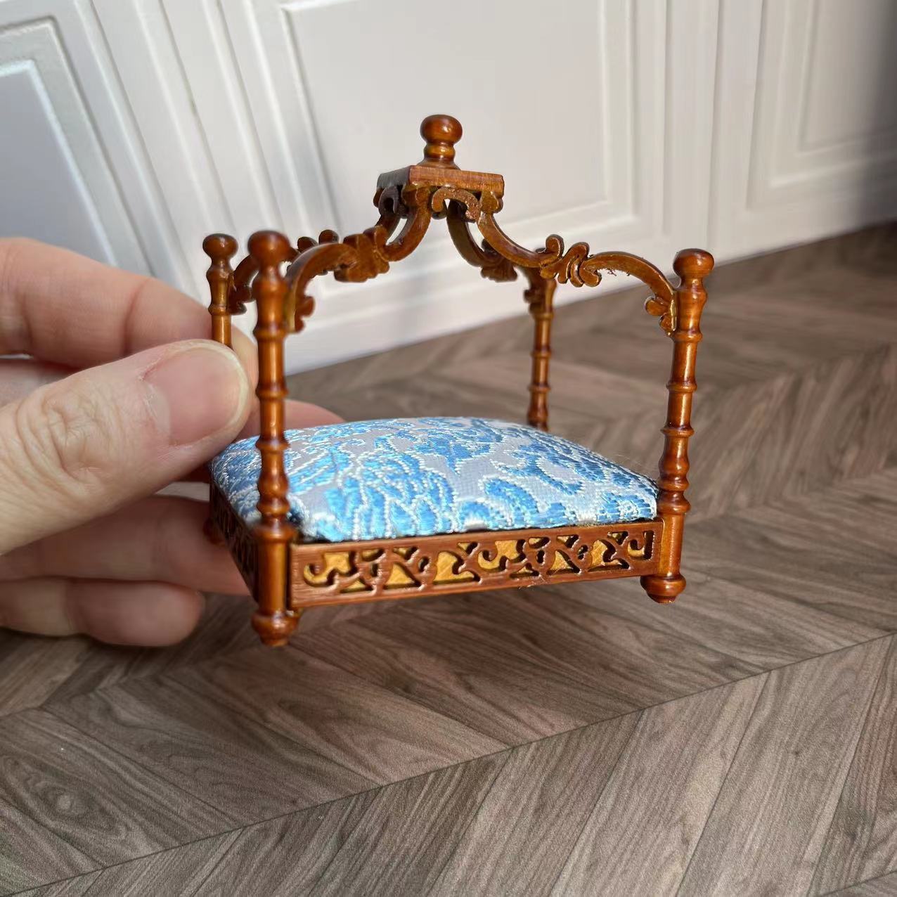 Mini casa de muñecas 1:12, muebles en miniatura, modelo OB11 con techo, elegante cama para gatos