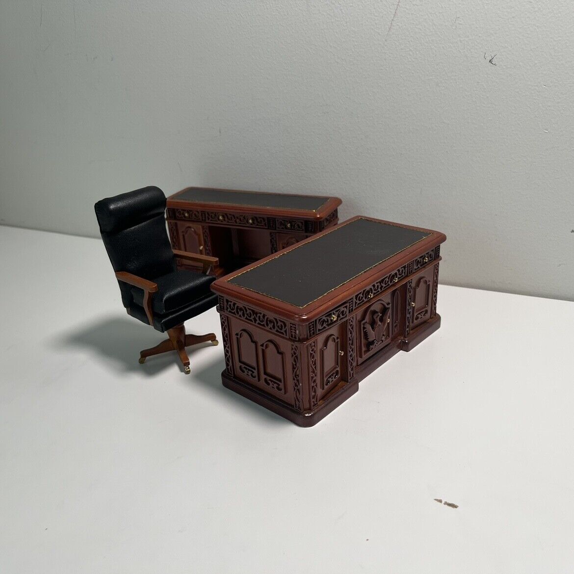 1:12 Maison de poupée Maison Blanche Bureau présidentiel Costume Aigle Bureau Tables périphériques