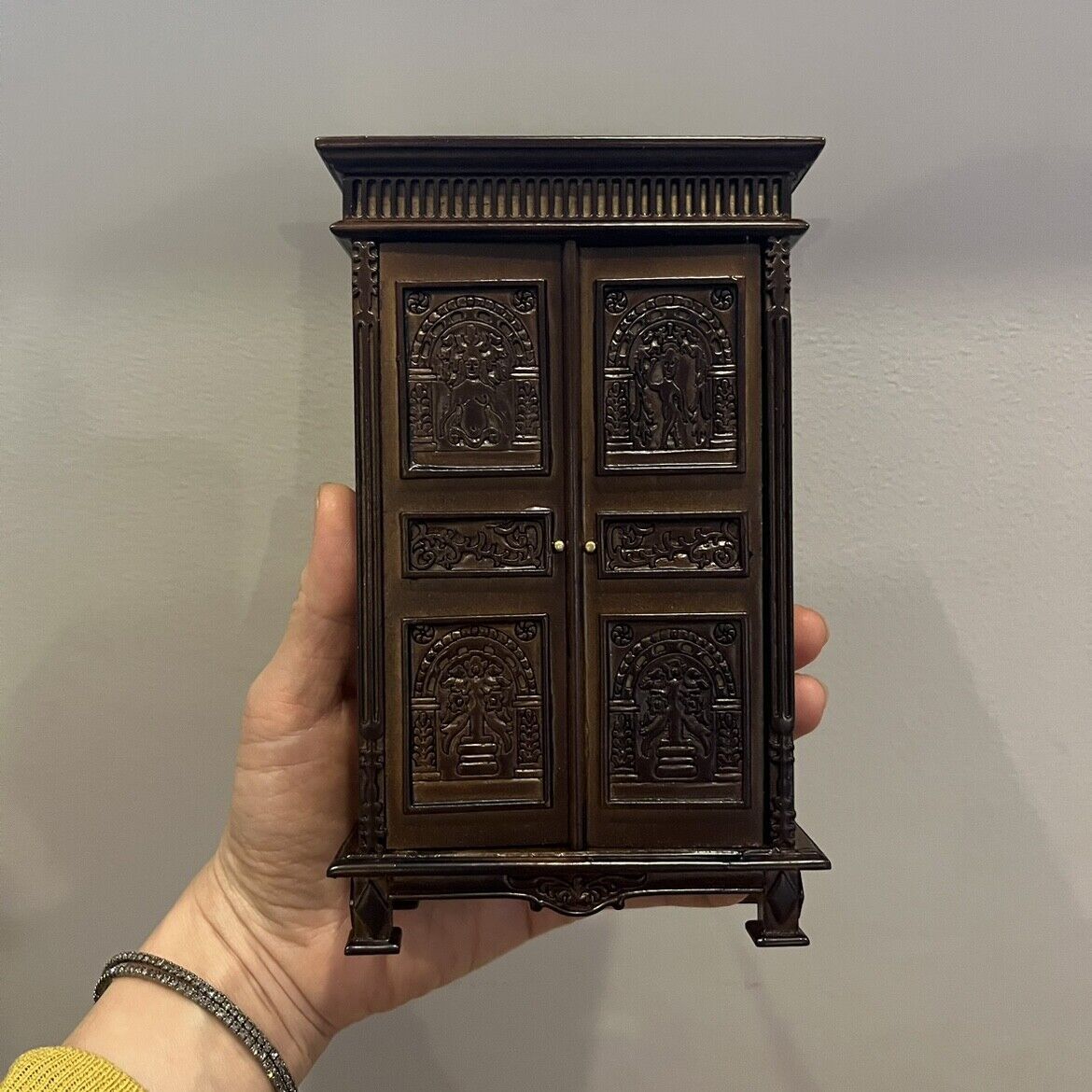 Mini casa de muñecas 1:12 Muebles en miniatura Dormitorio Tudor medieval Traje Edén