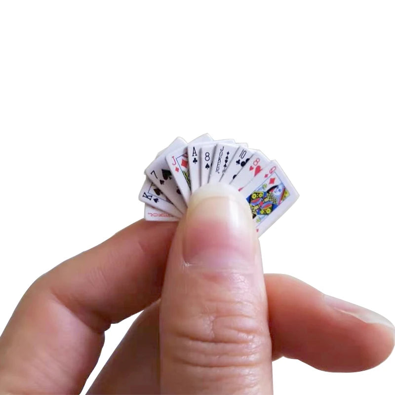 Juego de cartas de póker en miniatura para casa de muñecas a escala 1:12 para decoración y accesorios.