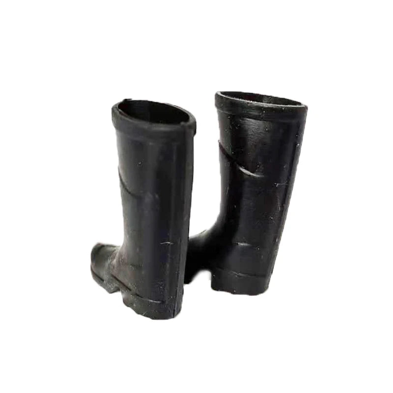 Botas de lluvia de goma negra en miniatura a escala 1:12 para figuras de casa de muñecas