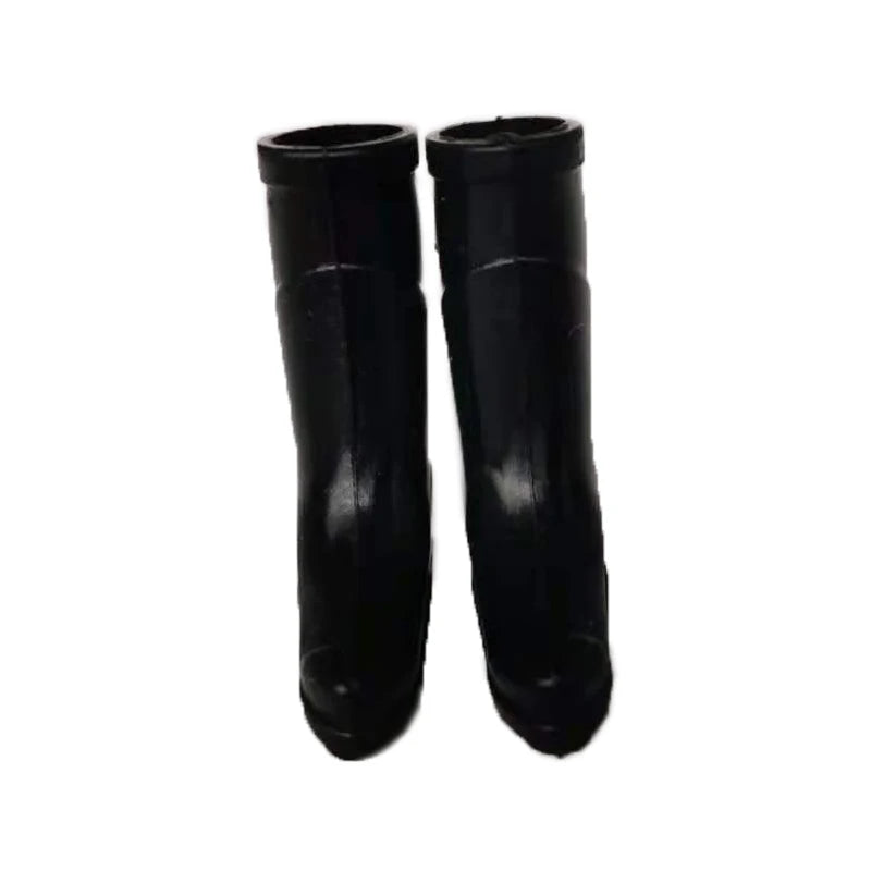 Botas de lluvia de goma negra en miniatura a escala 1:12 para figuras de casa de muñecas