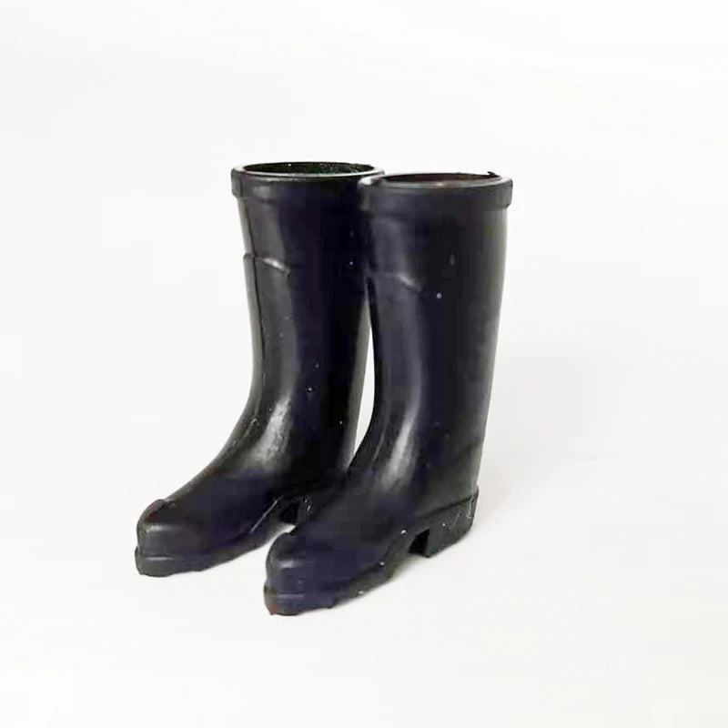 Botas de lluvia de goma negra en miniatura a escala 1:12 para figuras de casa de muñecas
