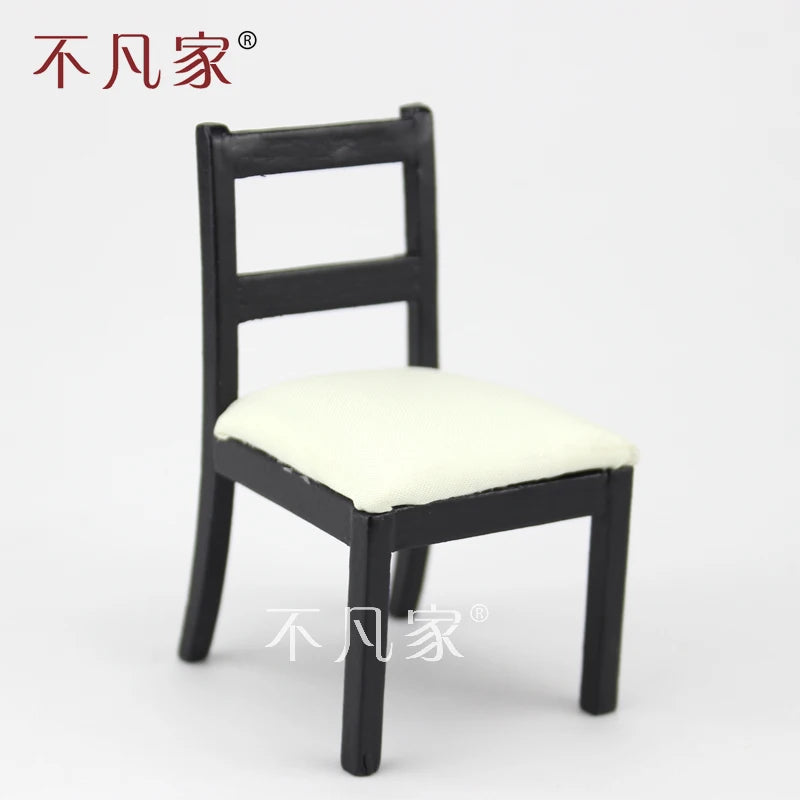 Juego de muebles para casa de muñecas a escala 1:12: mesa de comedor de madera en miniatura y 4 sillas