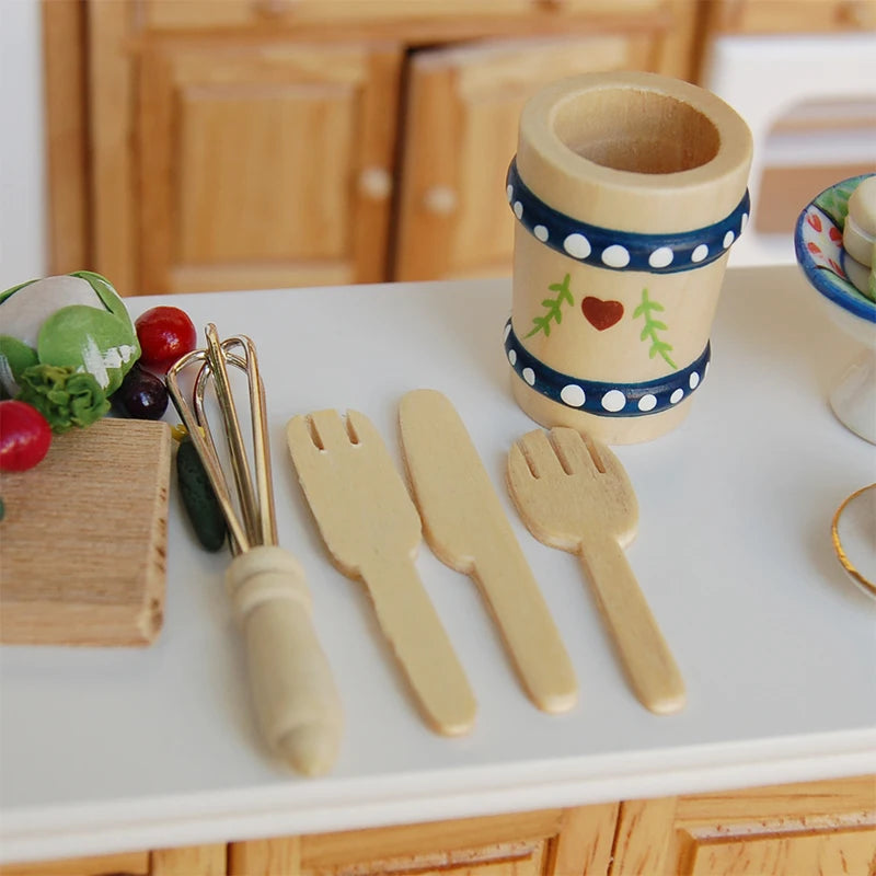 Juego de utensilios de cocina de madera en miniatura a escala 1:12 para casa de muñecas: 5 piezas: pala, espátula, cuchillo y batidor de huevos.