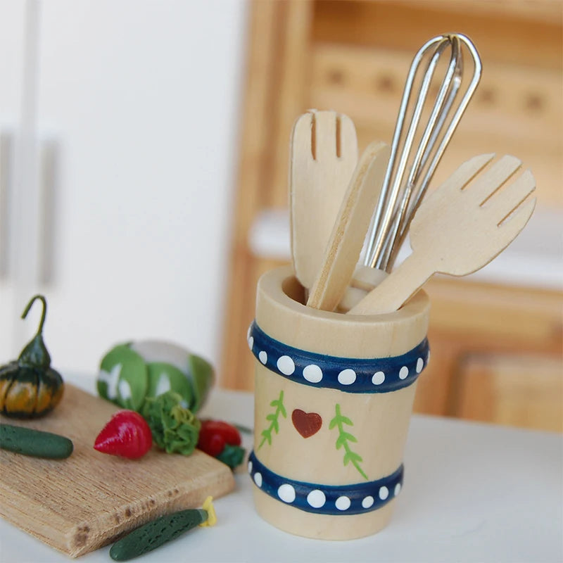 Juego de utensilios de cocina de madera en miniatura a escala 1:12 para casa de muñecas: 5 piezas: pala, espátula, cuchillo y batidor de huevos.