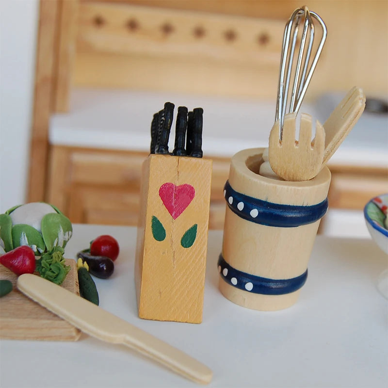 Juego de utensilios de cocina de madera en miniatura a escala 1:12 para casa de muñecas: 5 piezas: pala, espátula, cuchillo y batidor de huevos.