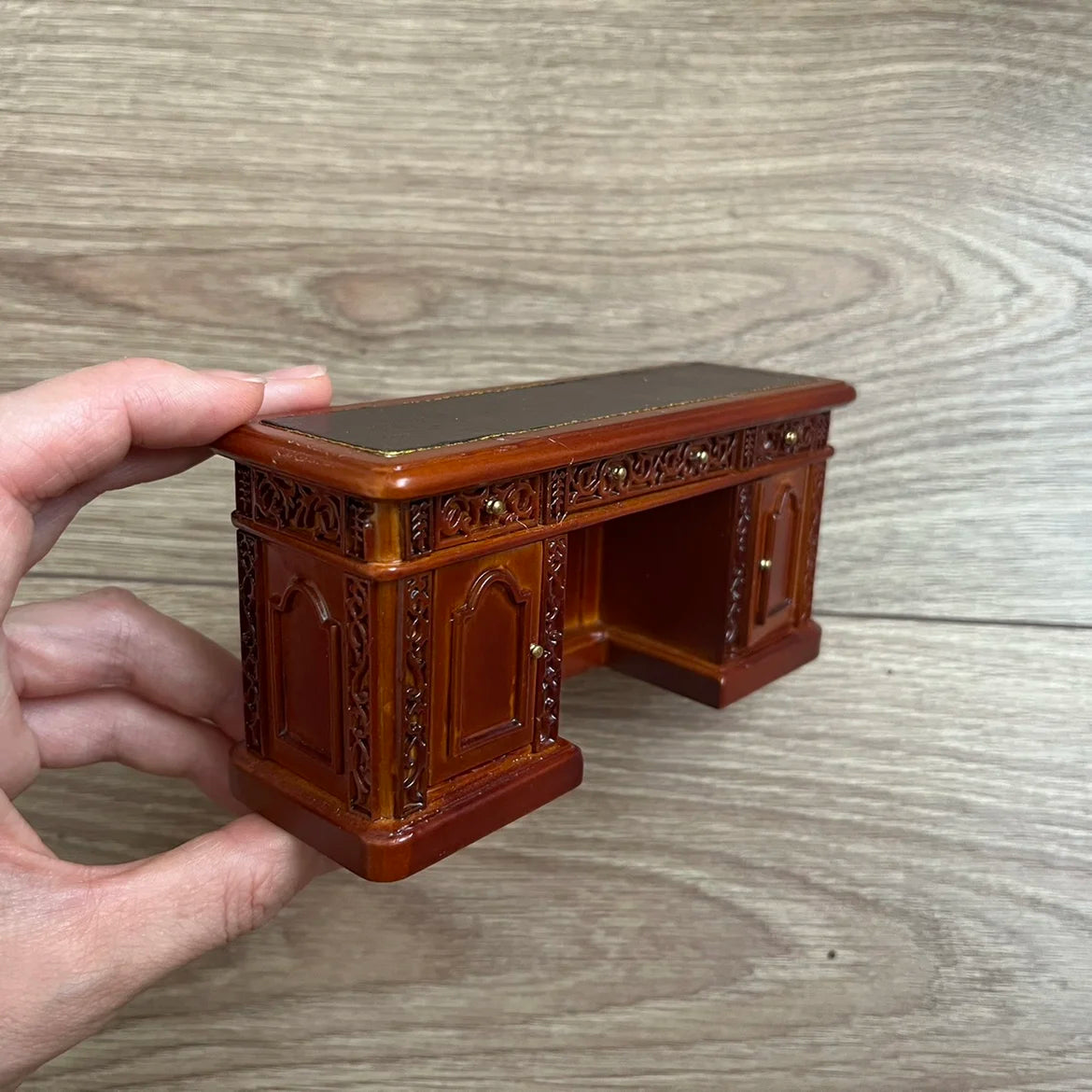 Aquí está el título SEO optimizado según tus pautas:
Casa de muñecas en miniatura a escala 1:12, sillón reclinable para muñecas, espejo de tocador, modelo de muebles en miniatura