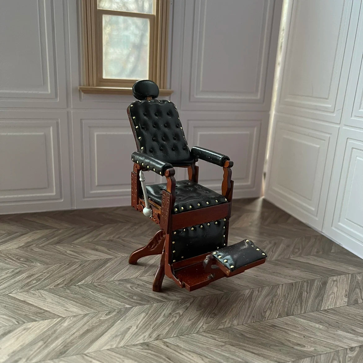 Aquí está el título SEO optimizado según tus pautas:
Casa de muñecas en miniatura a escala 1:12, sillón reclinable para muñecas, espejo de tocador, modelo de muebles en miniatura