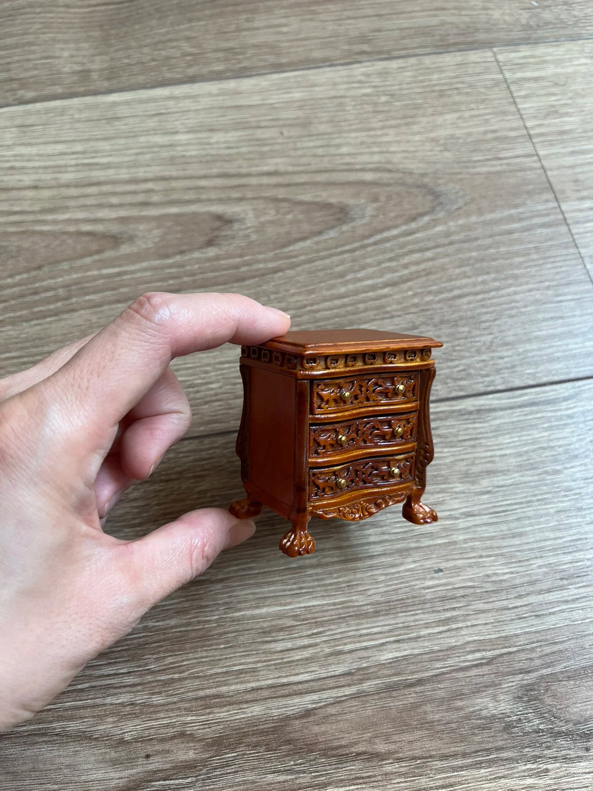 Aquí está el título SEO optimizado según tus pautas:
Casa de muñecas en miniatura a escala 1:12, sillón reclinable para muñecas, espejo de tocador, modelo de muebles en miniatura