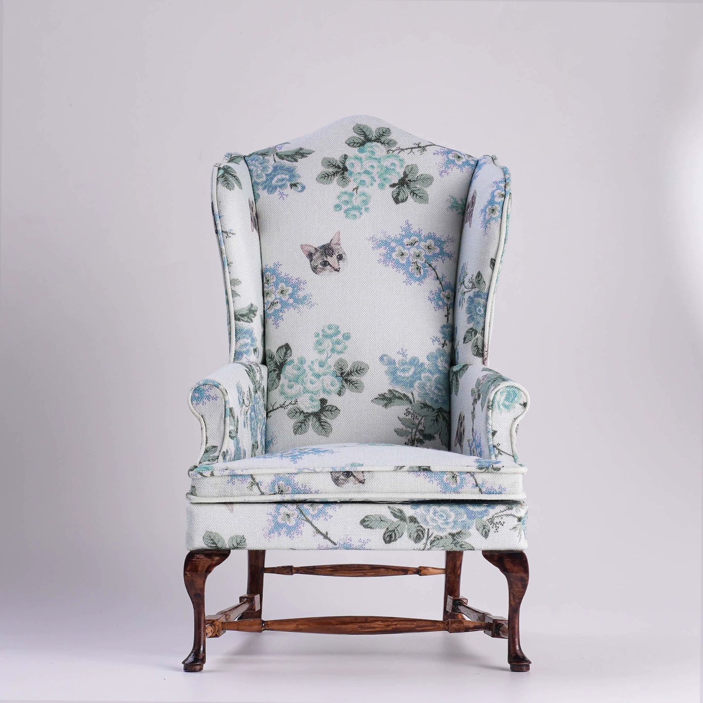 Fauteuil miniature vintage à l'échelle 1:6 pour maison de poupée