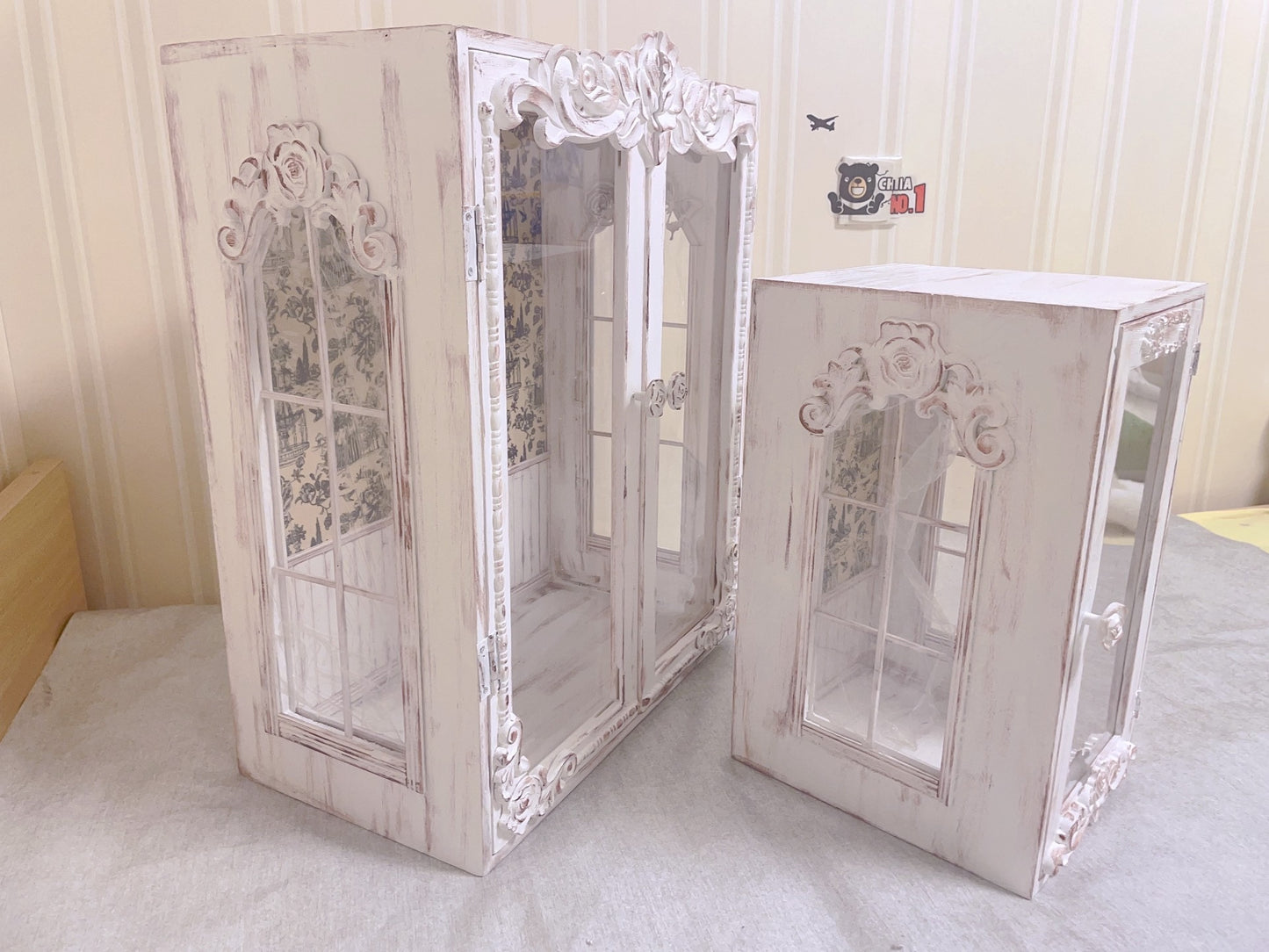 Vitrine de maison de poupée personnalisable à l'échelle 1:6 avec motif rose rétro pour meubles miniatures de poupée Blythe