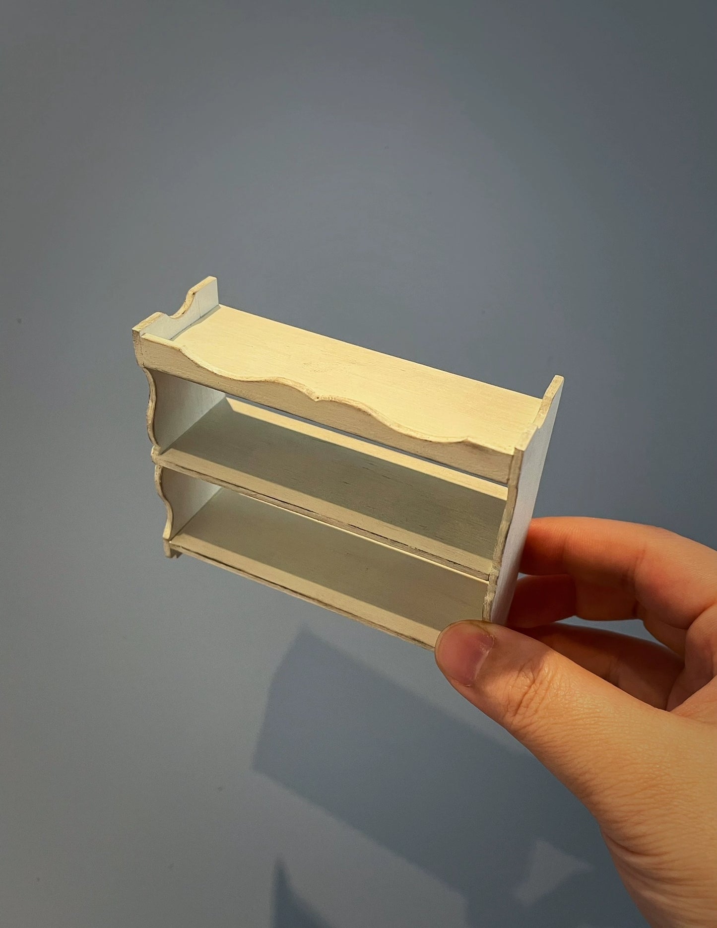 Étagère murale vintage à trois niveaux, échelle 1:12, meubles miniatures pour maison de poupée
