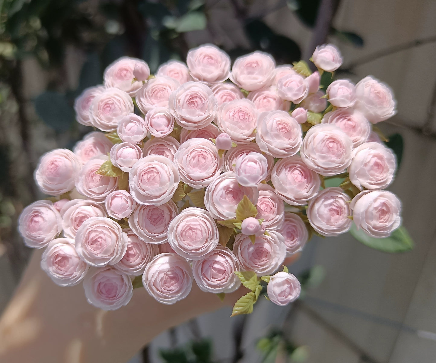 Flor de arcilla rosa en miniatura a escala 1:12 para decoración de casa de muñecas BJD, accesorio Blythe