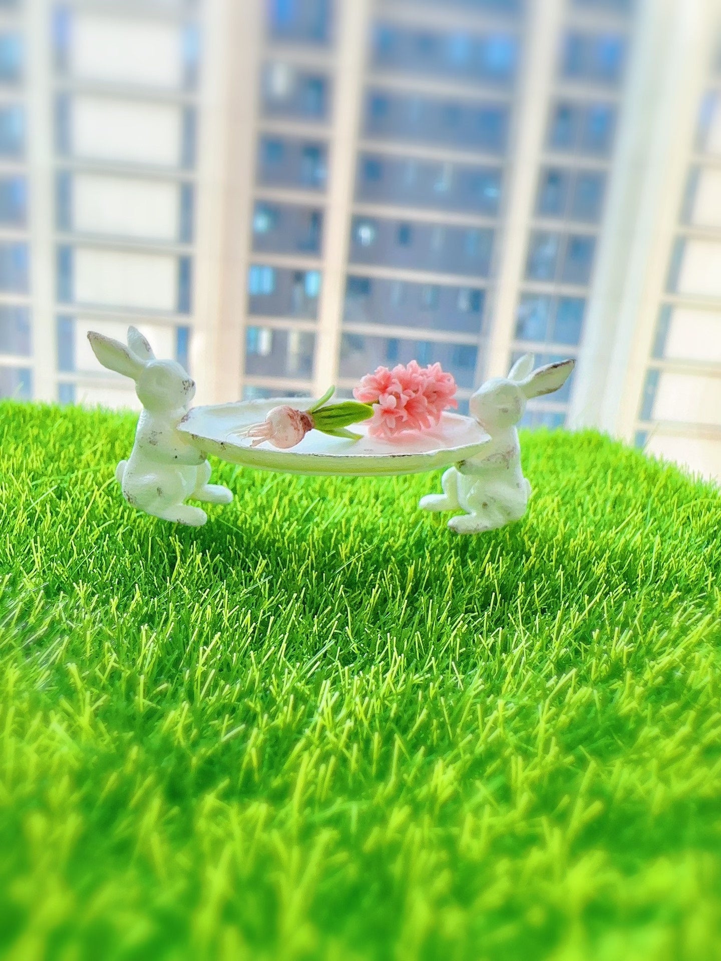 Plateau de figurines de lapin miniatures à l'échelle 1:12, blanc, modèle de maison de poupée, accessoires de jeu de nourriture miniatures