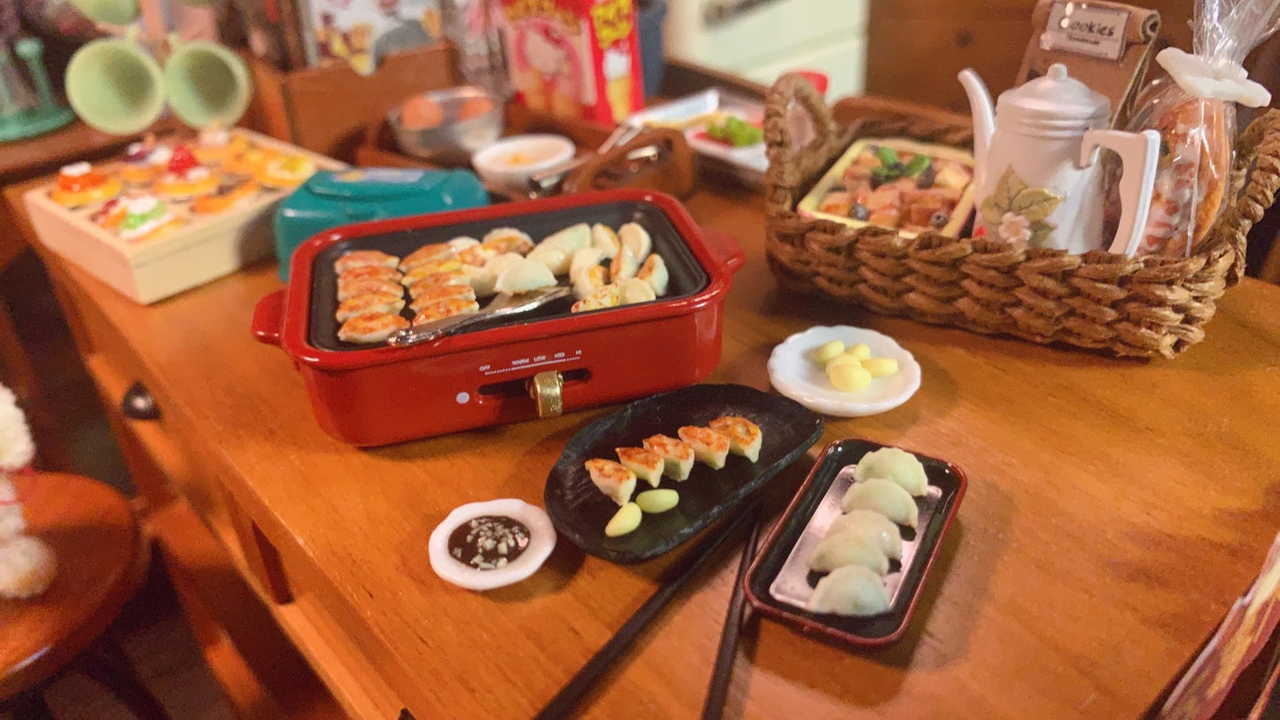 1:12 Scale Miniature Dumplings With Transparent Vegetable Filling Thin Wrappers Set Of 5 Includes Free Garlic Accessory