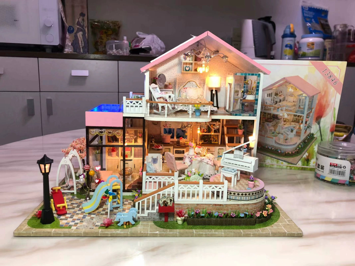 Kit de casa de muñecas en miniatura Sweet Talk a escala 1:12 con muebles