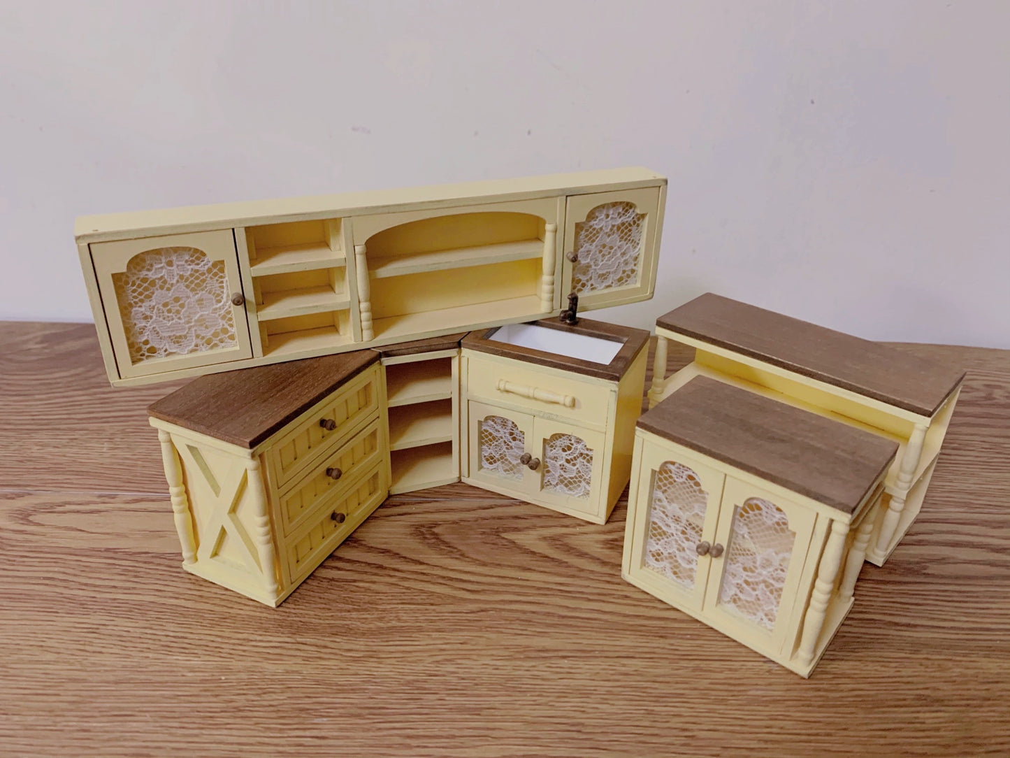 1:12 Scale Miniature Kitchen Cabinet Dollhouse Furniture With Wall Shelf And Storage Rack