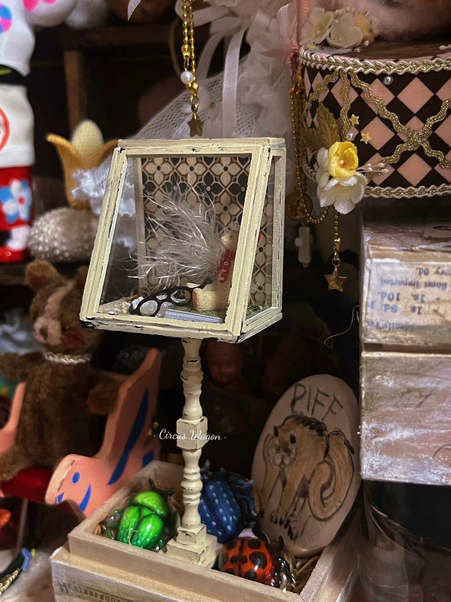 1:12 Scale Miniature Furniture Single Leg Display Cabinet For Dollhouse