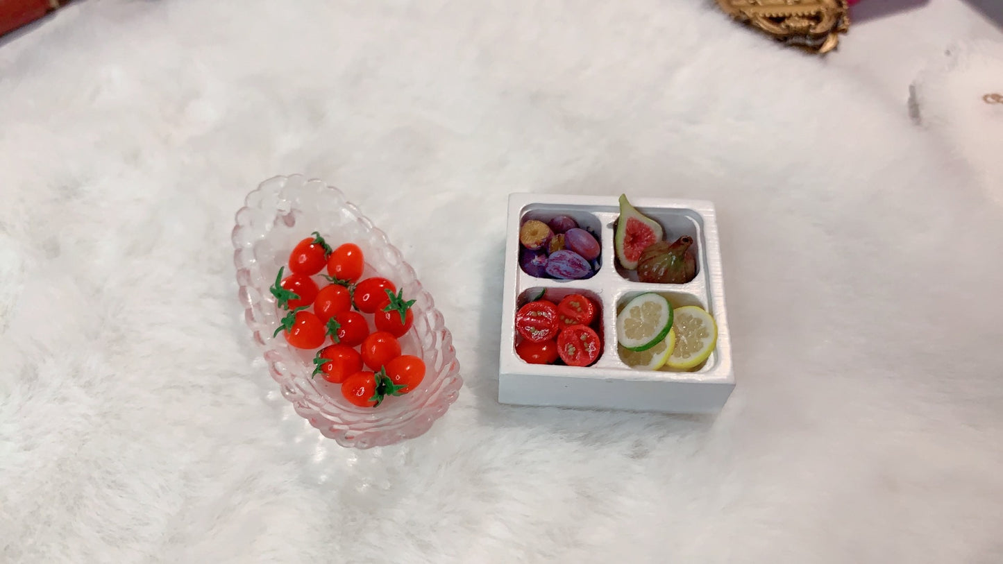 1:12 Scale Miniature Cherry Tomatoes For OB11 And BJD Dolls With Halved Pieces