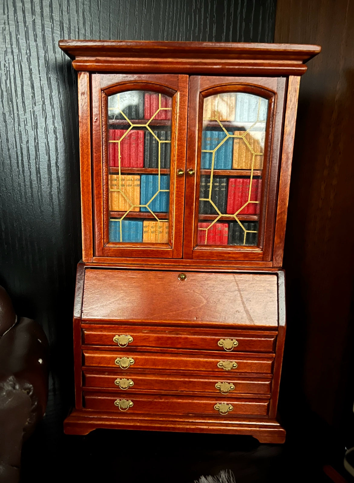 1:12 Scale Miniature Dollhouse Furniture GSC Props BJD Accessories Miniature Bookshelf Stereo