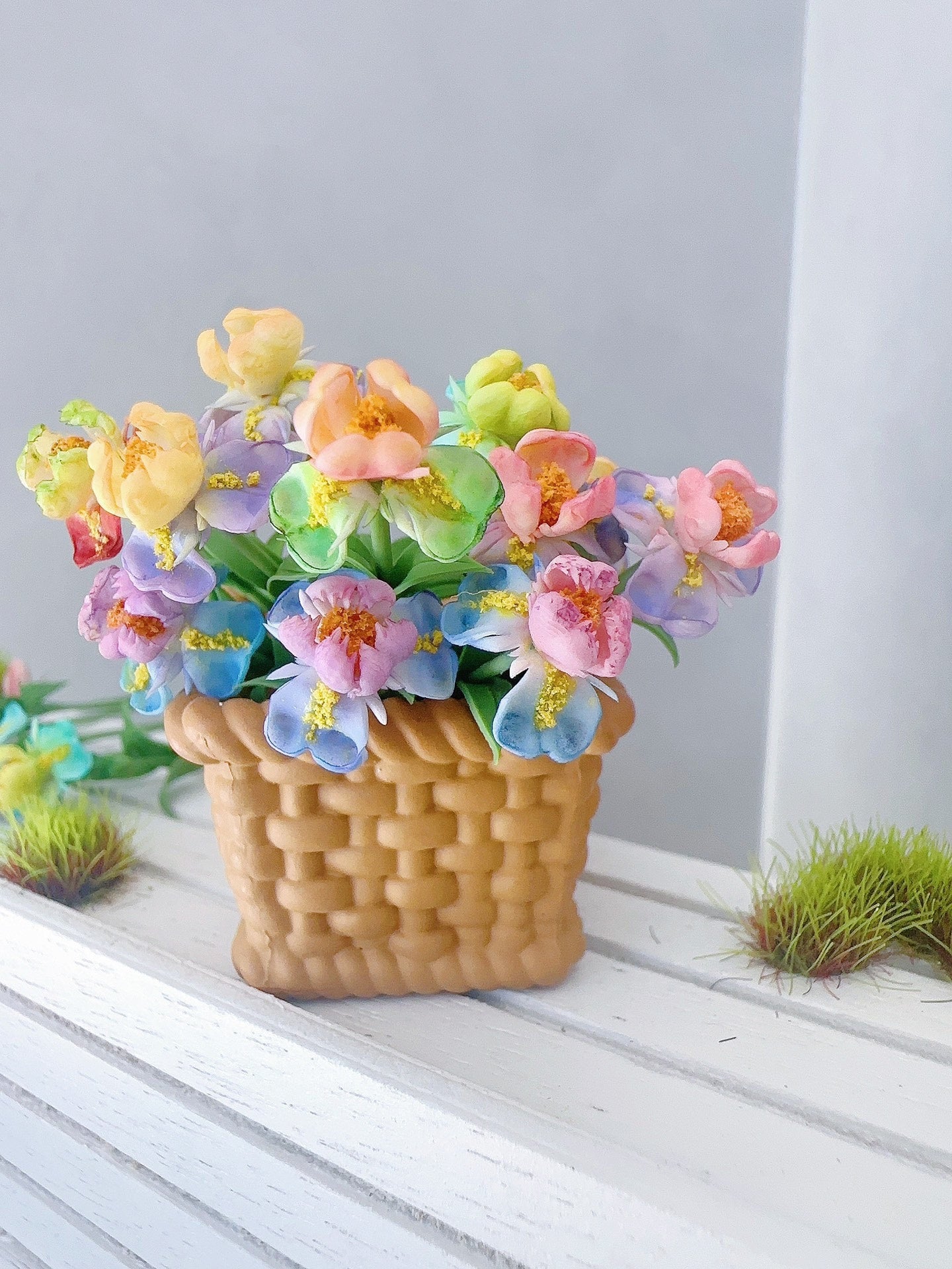 Miniatura de arcilla a escala 1:12 con flor de iris para decoración de casa de muñecas, accesorio para muebles en miniatura