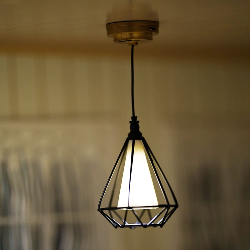 Lampe suspendue miniature pour maison de poupée BJD, échelle 1:6, accessoire de scène Blythe, style industriel nordique, avec chargeur mobile, cadre noir et blanc