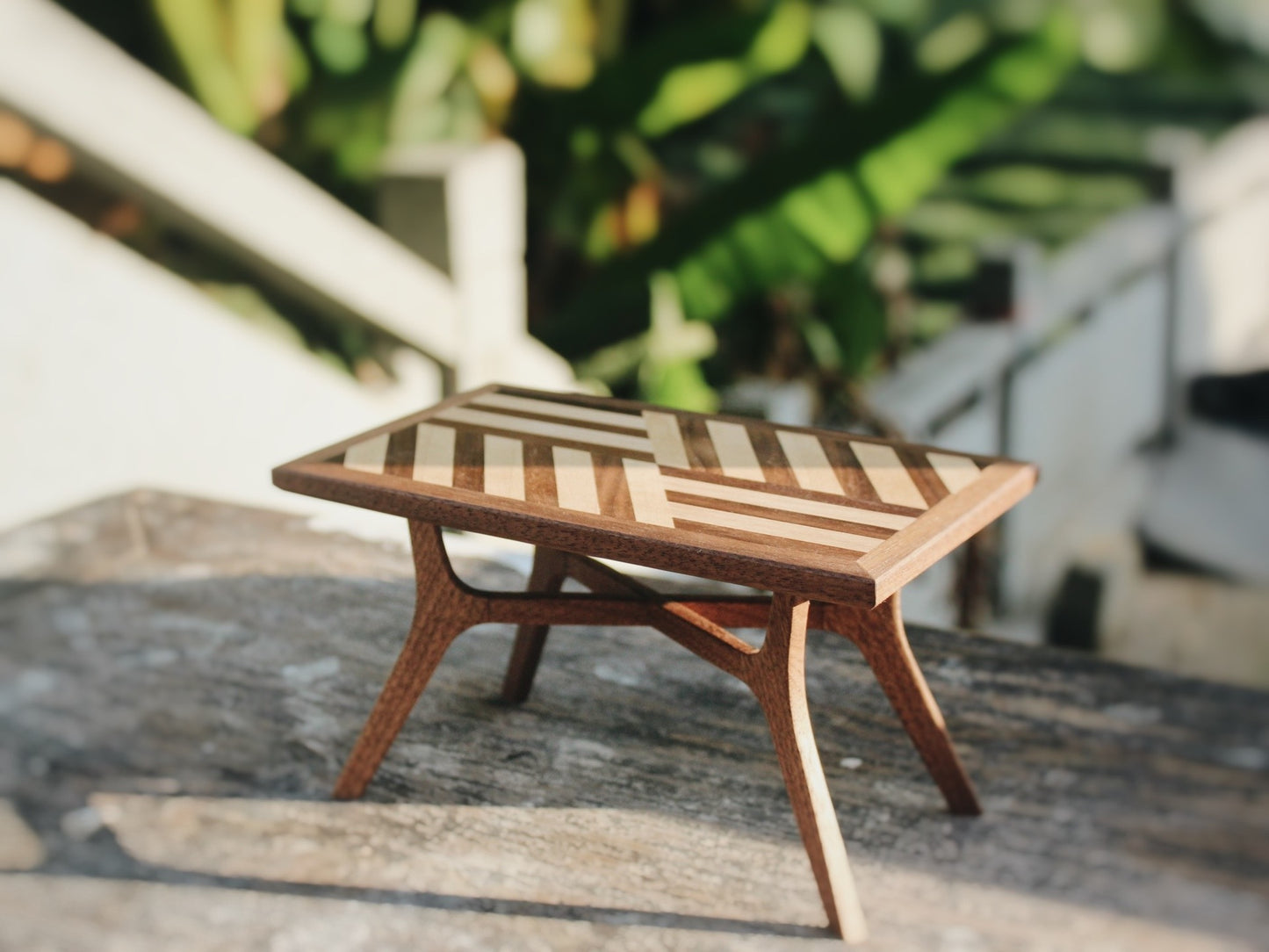 Mesa de comedor en miniatura de madera maciza con parquet a escala 1:6 para casa de muñecas