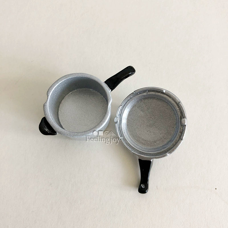 Accessoires de cuisine miniatures pour maison de poupée à l'échelle 1:12, autocuiseur argenté de simulation