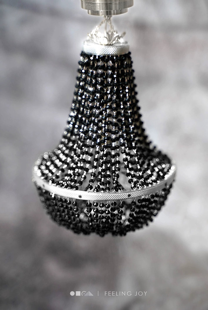 Lustre miniature à l'échelle 1:6 avec perles de cristal et pompons pour maison de poupée Blythe BJD, éclairage rechargeable à télécommande