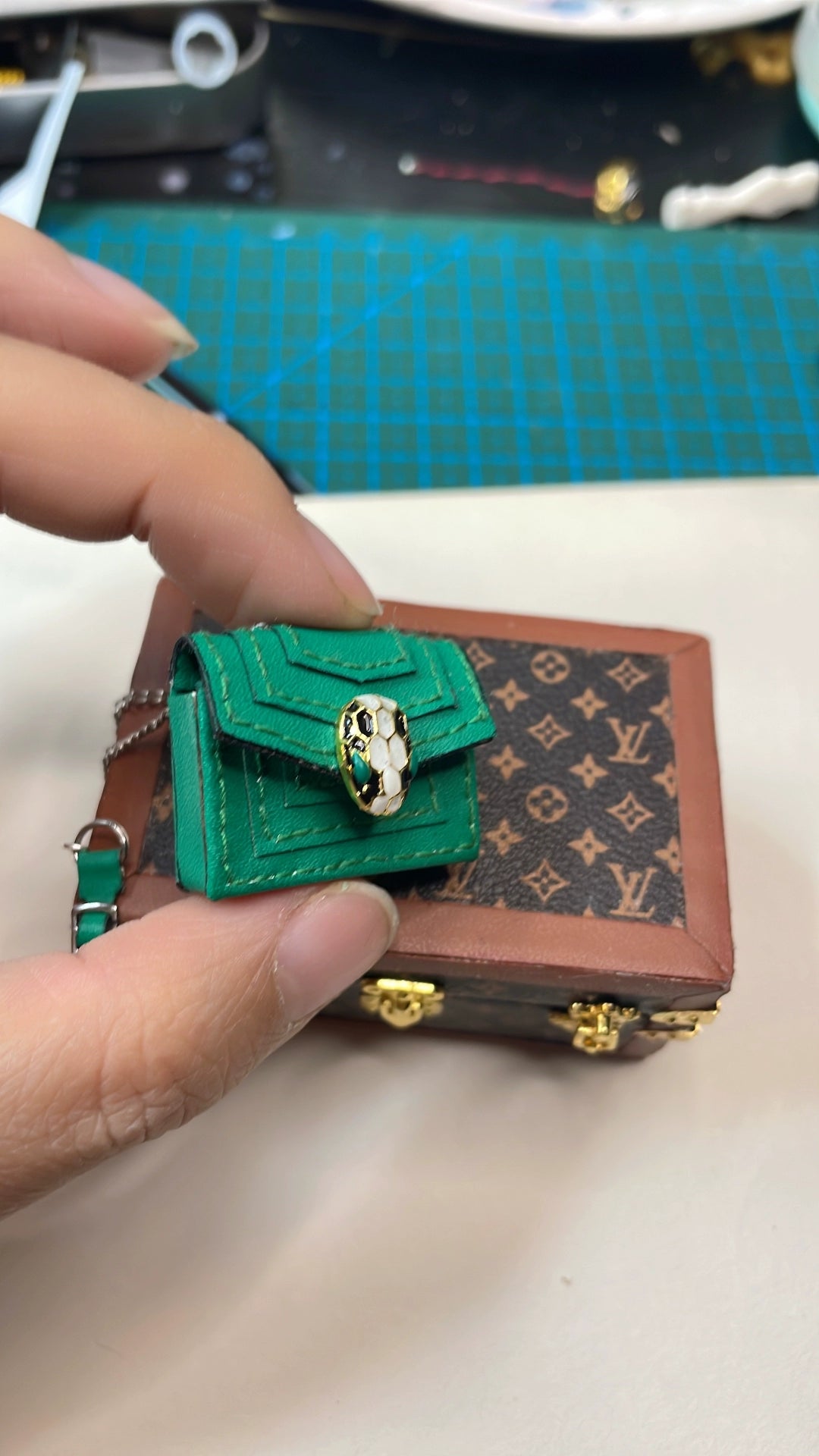 1:6 Scale Miniature Snake Head Backpack Doll Accessories