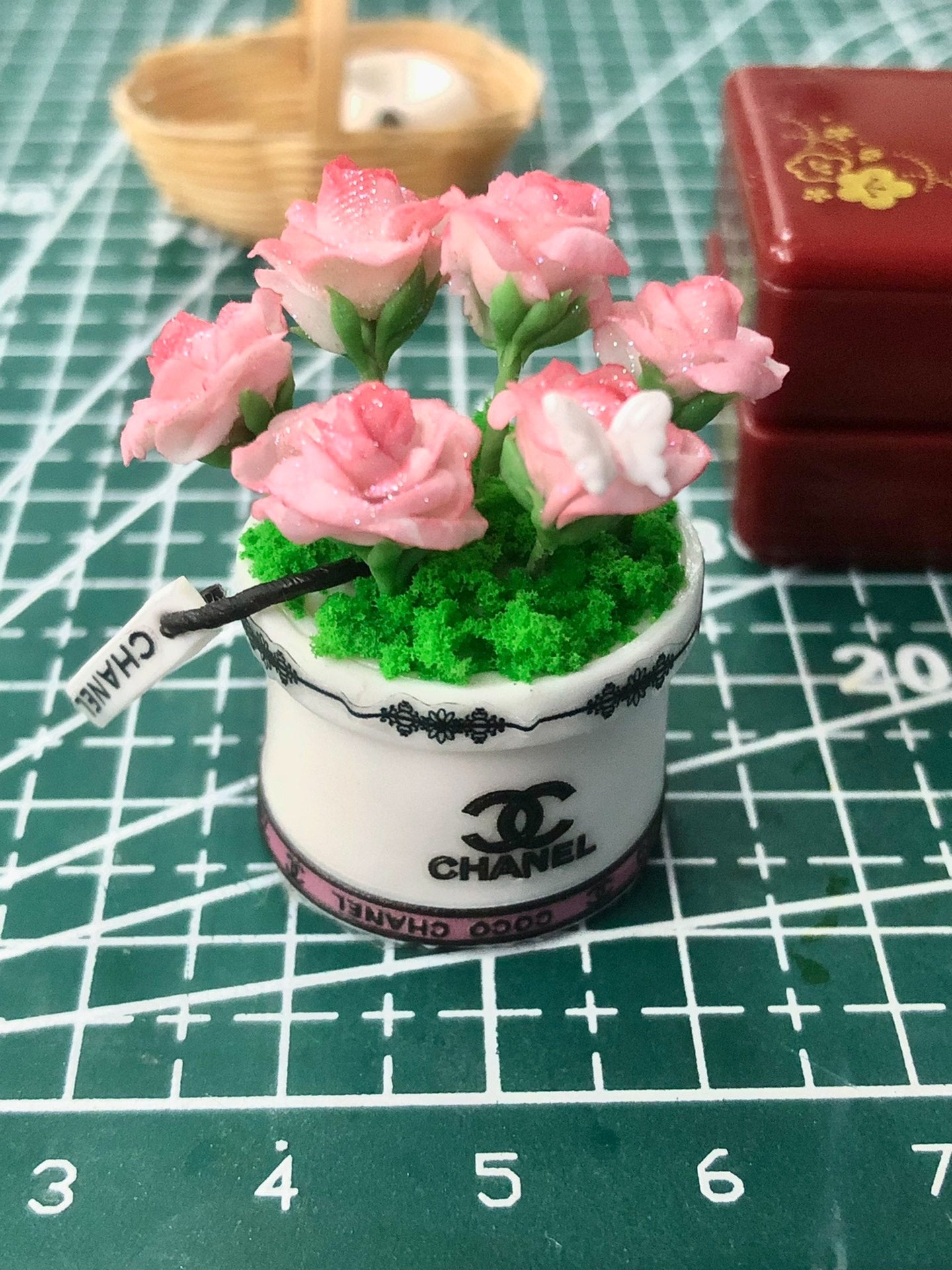 Decoración de casa de muñecas en miniatura de tulipán de arcilla a escala 1:12