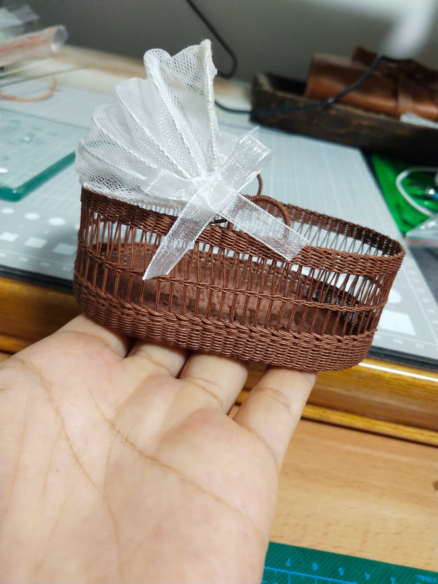 1:6 Scale Miniature Wicker Cradle For Dollhouse Baby Nursery Accessory 10.3cm Long 6cm Wide