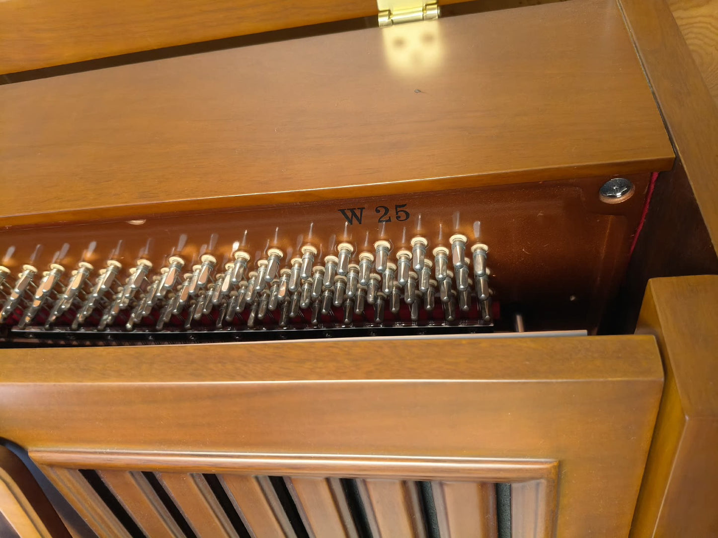 Piano classique haut de gamme élégant rarement utilisé en excellent état
