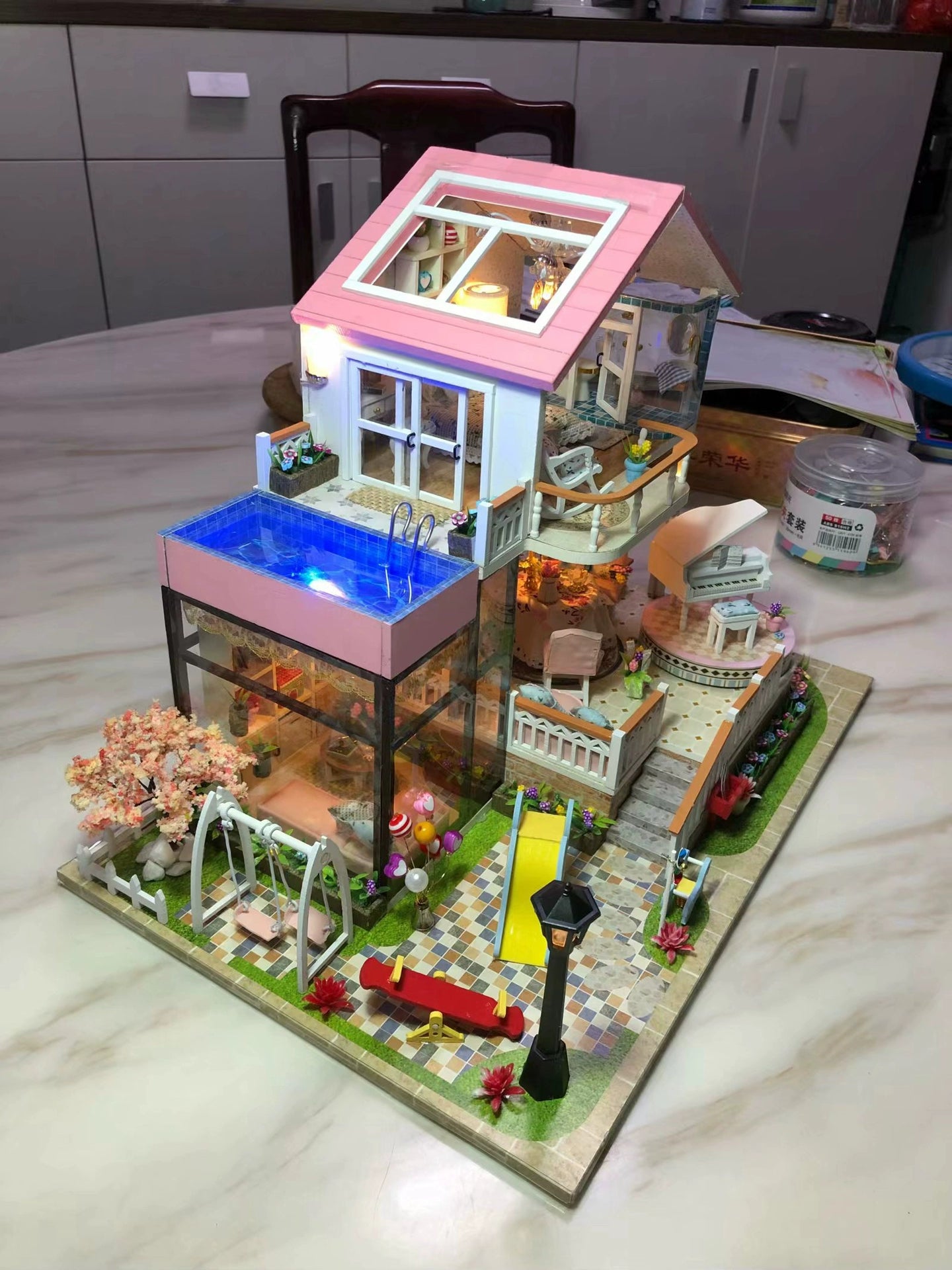 Kit de casa de muñecas en miniatura Sweet Talk a escala 1:12 con muebles